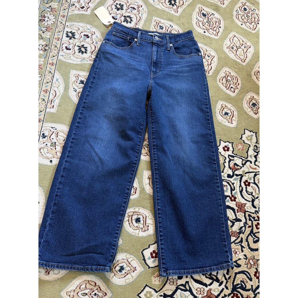 Levi High Rise Wide Leg Crop Size 27"